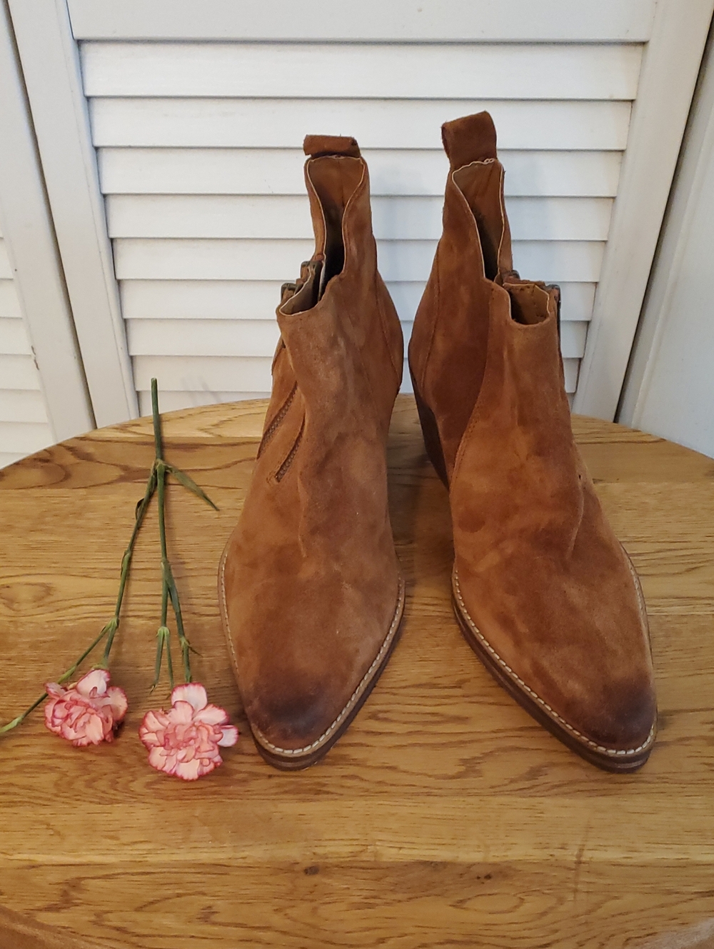 Very Volatile Los Angeles Distressed Brown Suede Leather Ankle Boots, Size 8.5 M